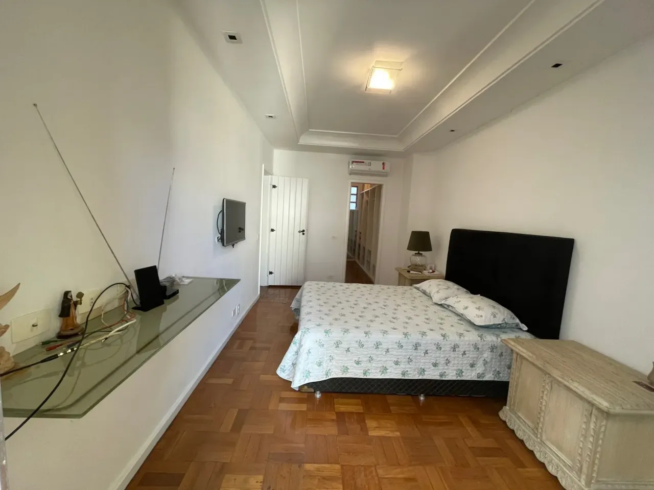 Furnished apartment with 4 bedrooms and a closed kitchen — photo 3
