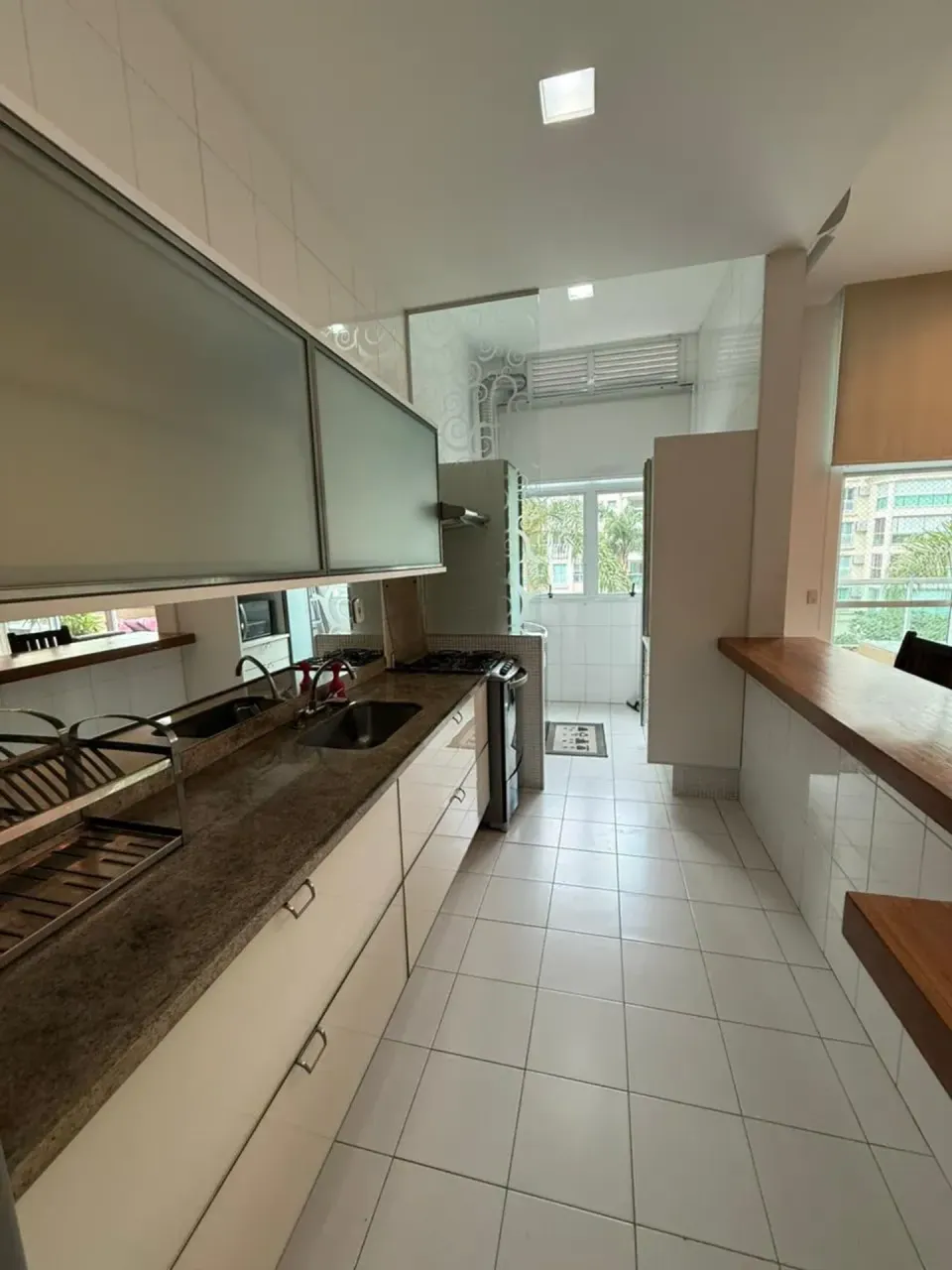 Furnished 1-bedroom apartment with 2 bathrooms — photo 2