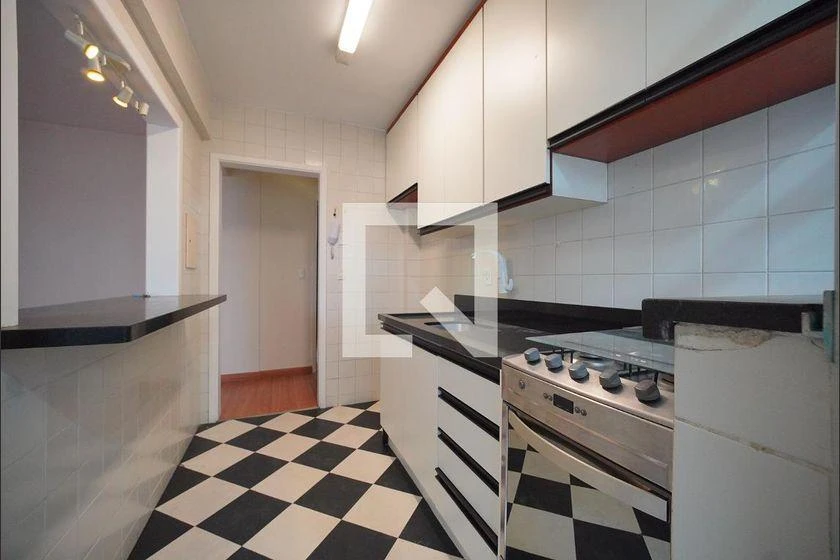 Wood or laminate floors in a one-bedroom apartment, 48 m² — photo 5
