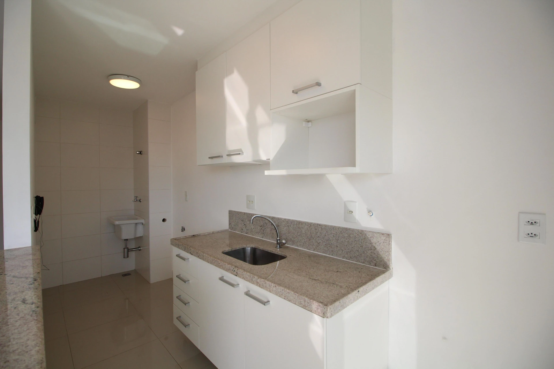 Apartamento de 2 quartos com janelas do piso ao teto — photo 14