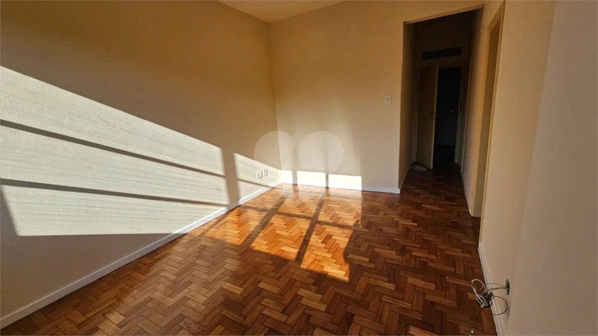 Wood or laminate floors in a 2-bedroom apartment, 58 m² — photo 10