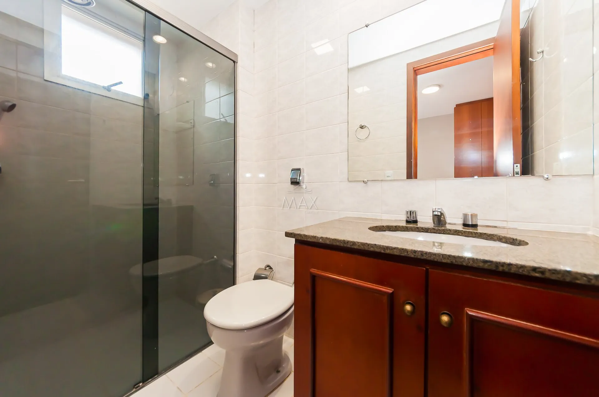 Furnished apartment, 89 m², with a glass-enclosed balcony — photo 32