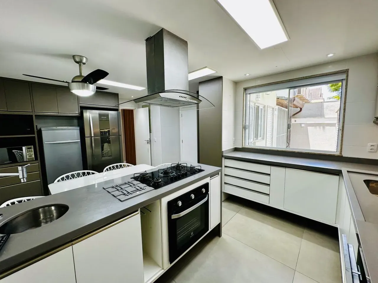 Furnished house, 250 m², with a grill on the balcony — photo 22