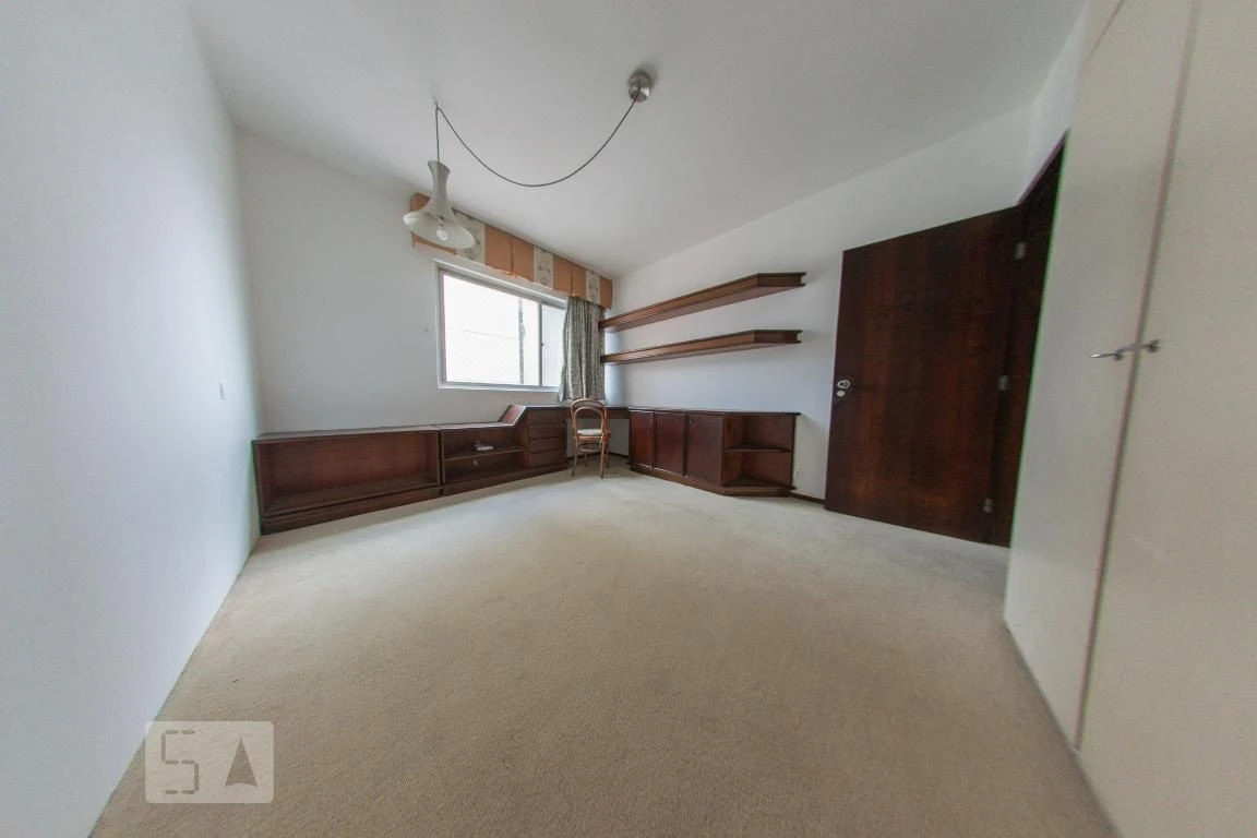 4-bedroom apartment with a walk-in closet — photo 74