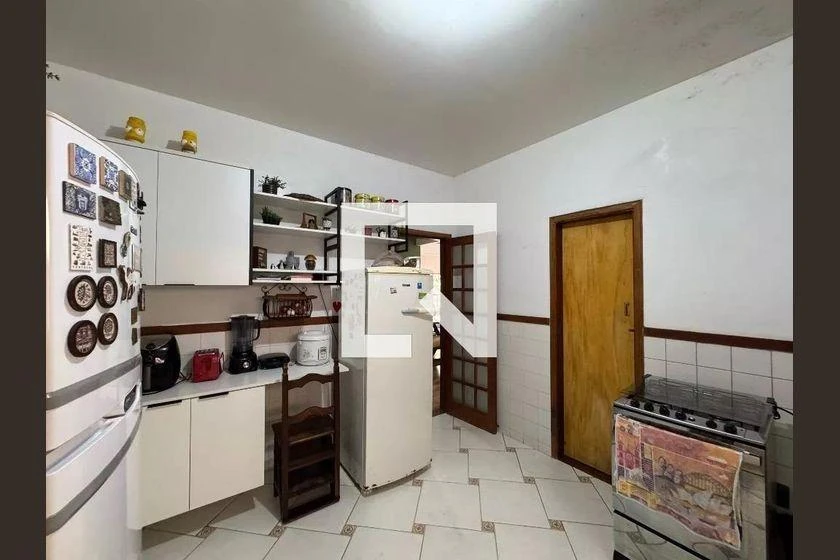 Будинок на 5 спалень з 4 ванними та приватним садом — photo 55
