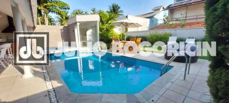 Furnished 324 m² house with 5 bedrooms and 6 bathrooms — photo 4