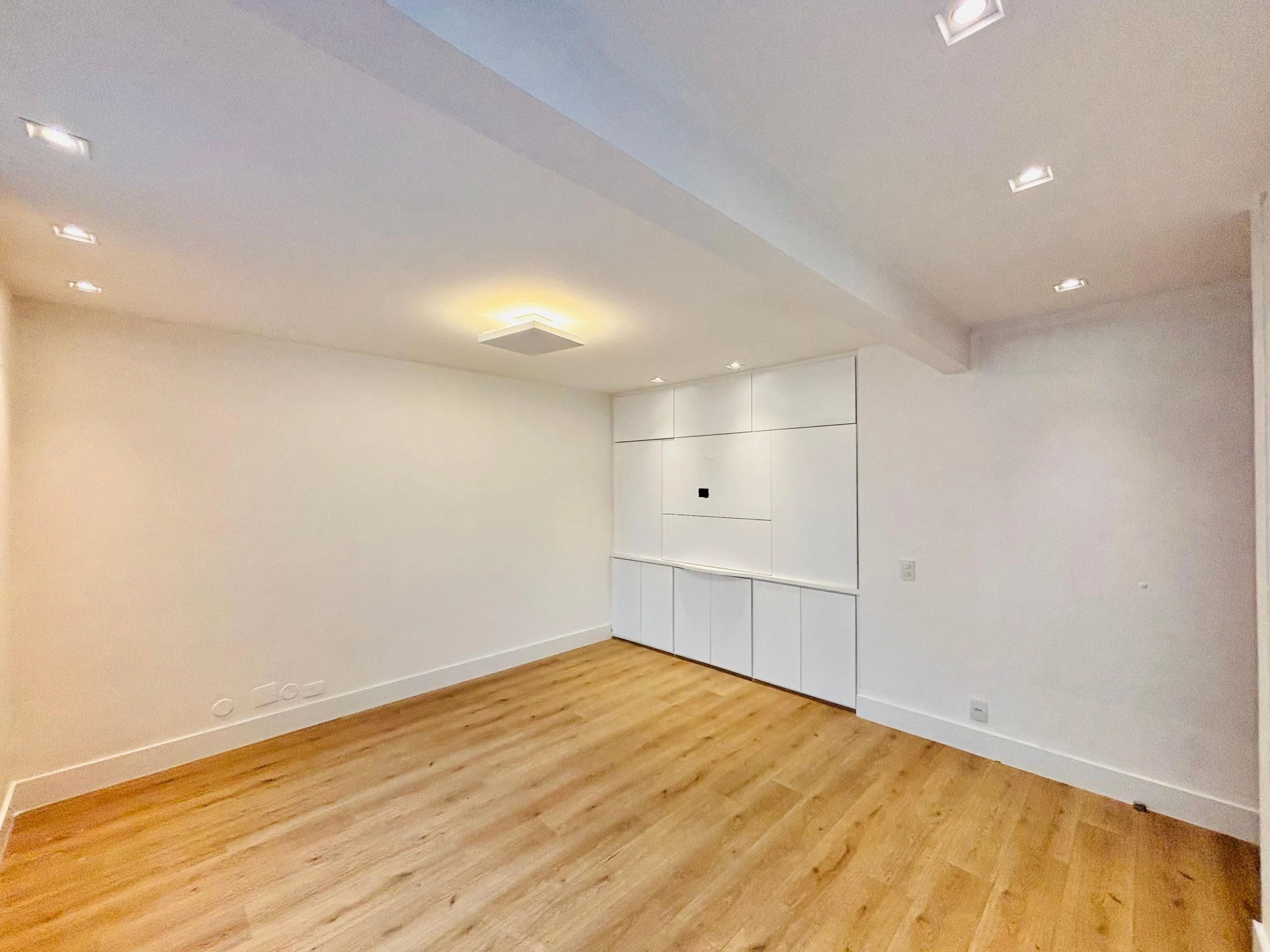 Mountain view in a 4-bedroom apartment, 220 m² — photo 11