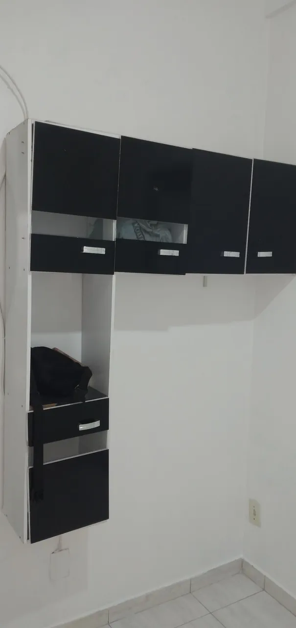 Unfurnished 1-bedroom apartment with elevator and glass shower — photo 12