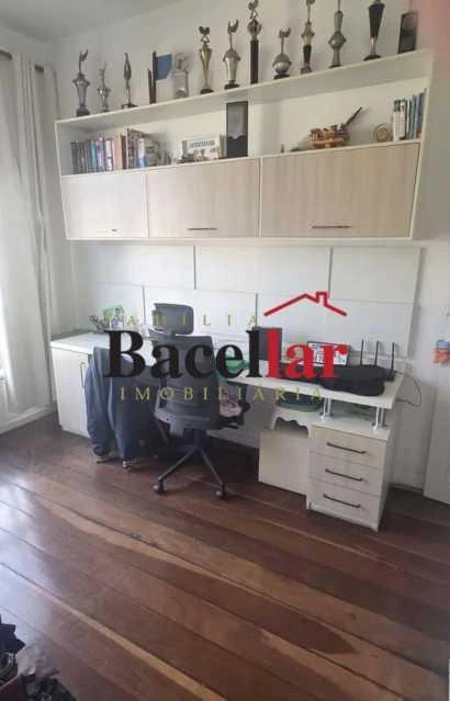 Duplex furnished penthouse with a desk and 208 m² — photo 15