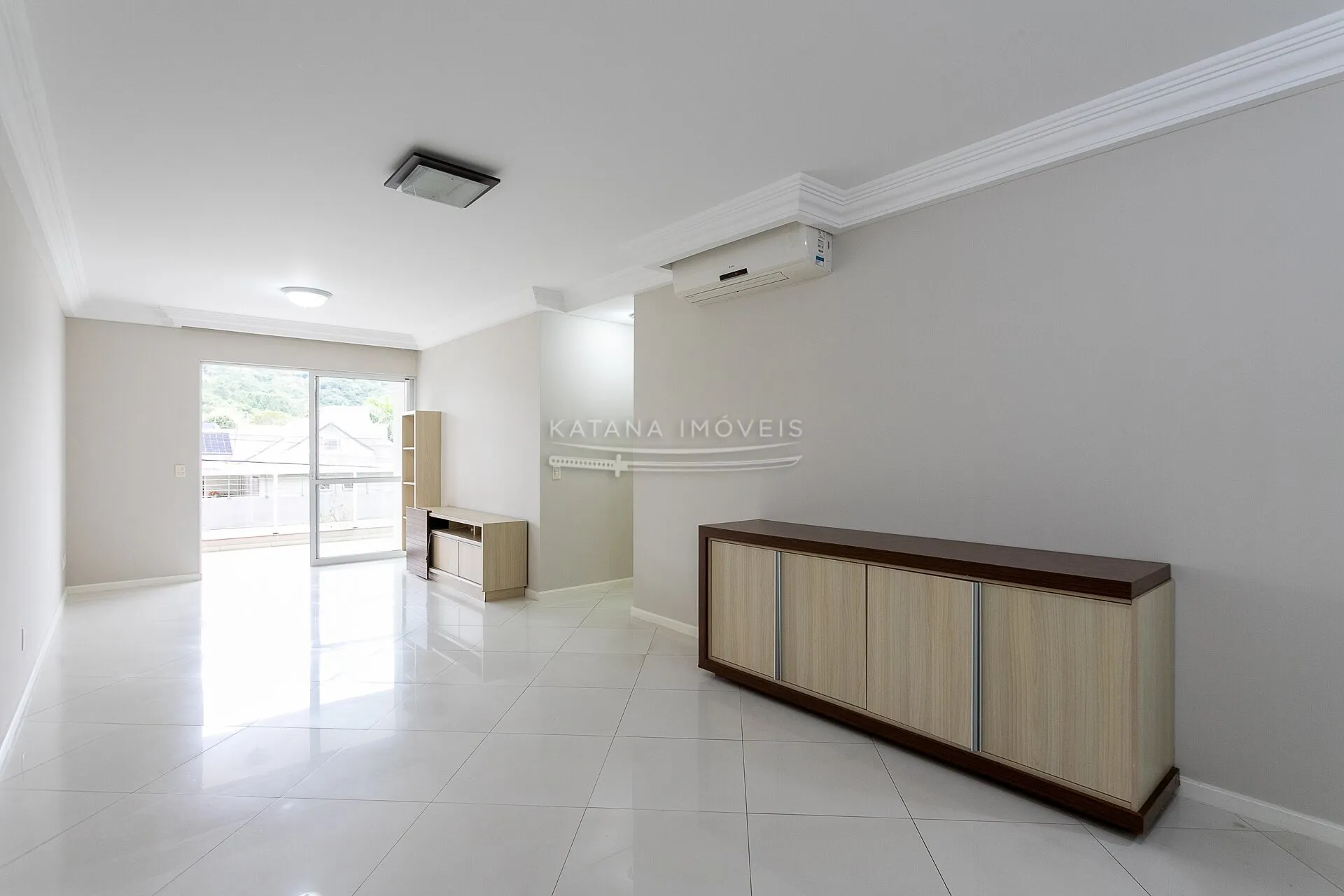 4-bedroom apartment with a bathtub in Florianópolis — photo 15