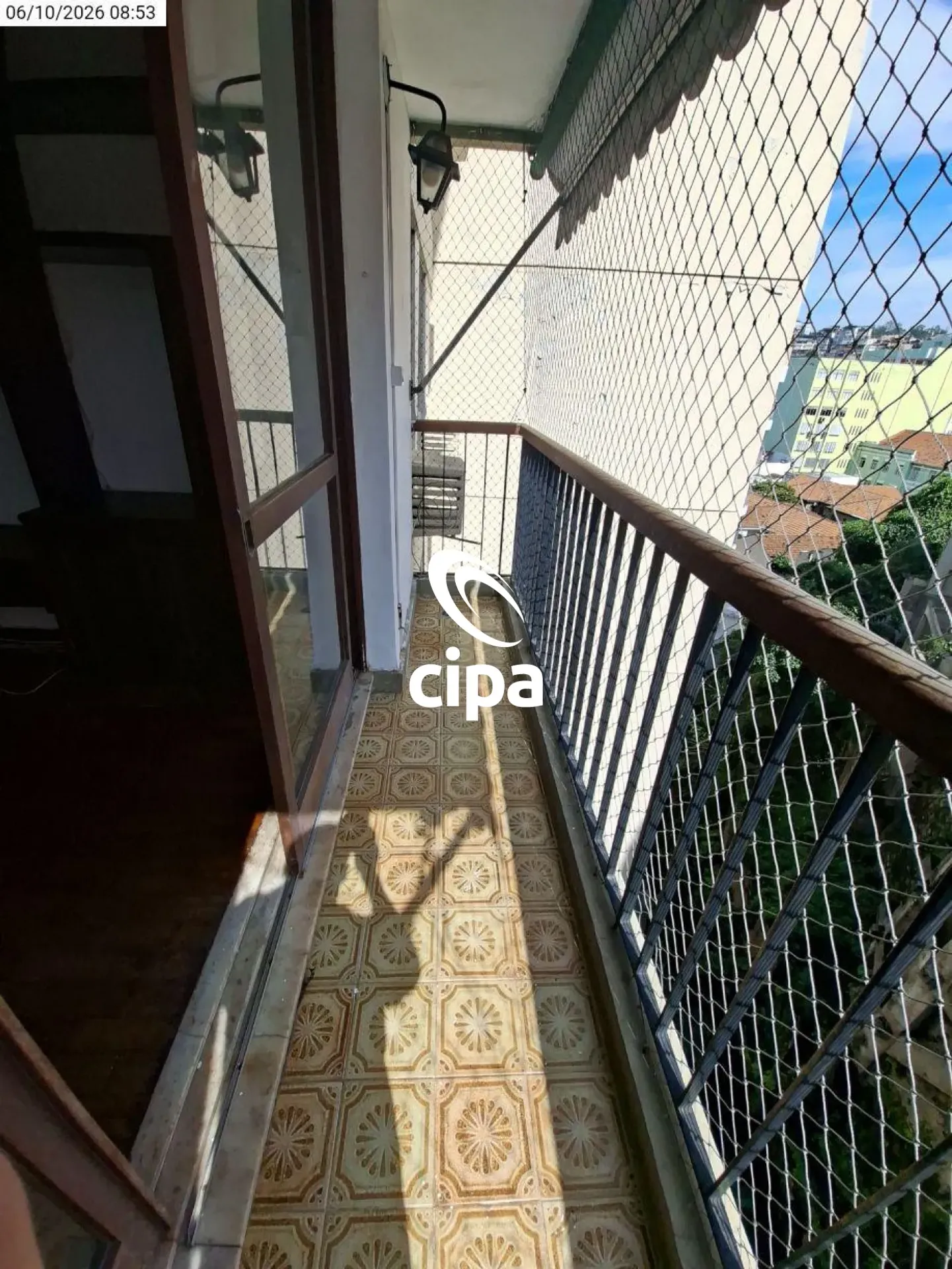 Glass-enclosed balcony in a 2-bedroom apartment, 83 m² — photo 10