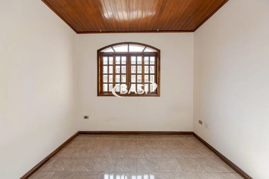 Unfurnished house with 4 bedrooms and 3 bathrooms — photo 50