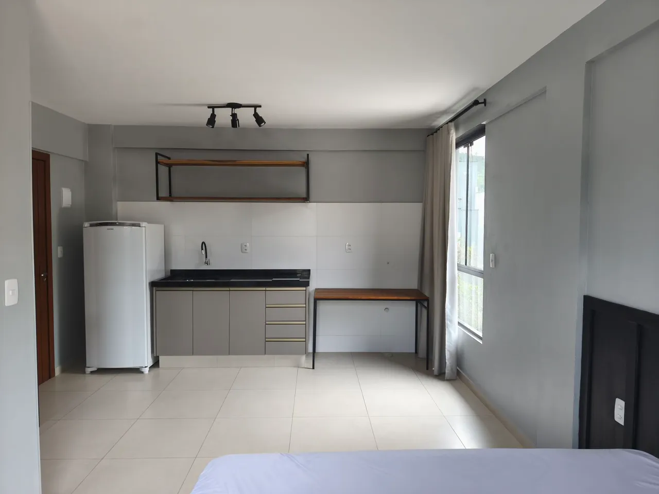 One-bedroom apartment with a home office in Florianópolis — photo 2