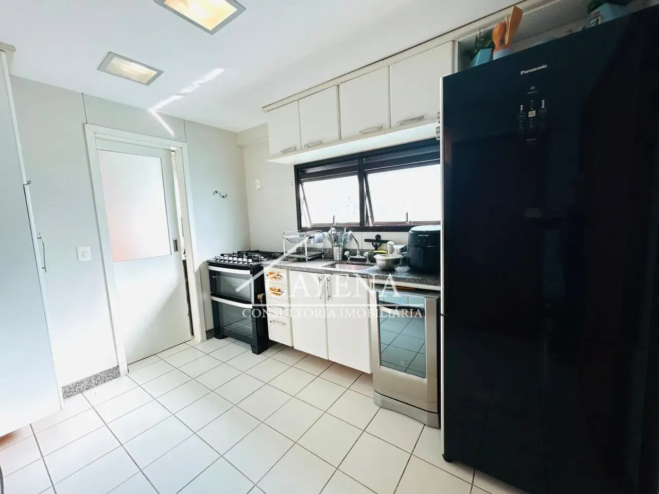 4-bedroom apartment with a dishwasher — photo 36