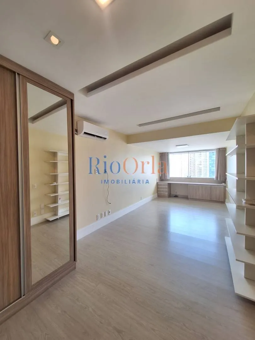 Unfurnished apartment with 4 bedrooms and 5 bathrooms — photo 41