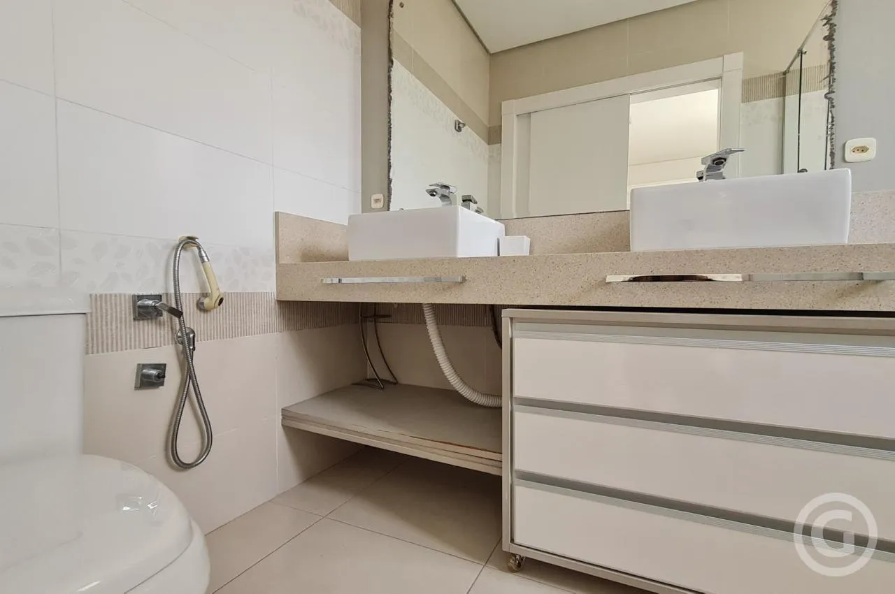 4-bedroom house with a walk-in closet in Florianópolis