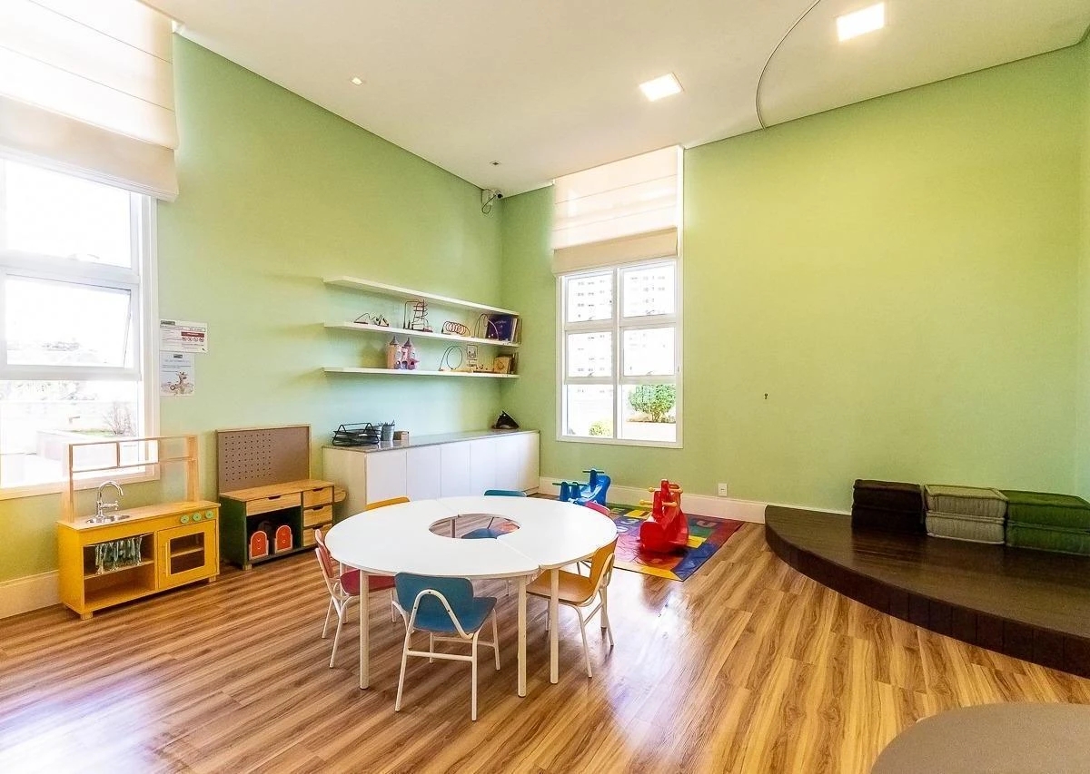 Glass-enclosed balcony in a 3-bedroom apartment, 166 m² — photo 50