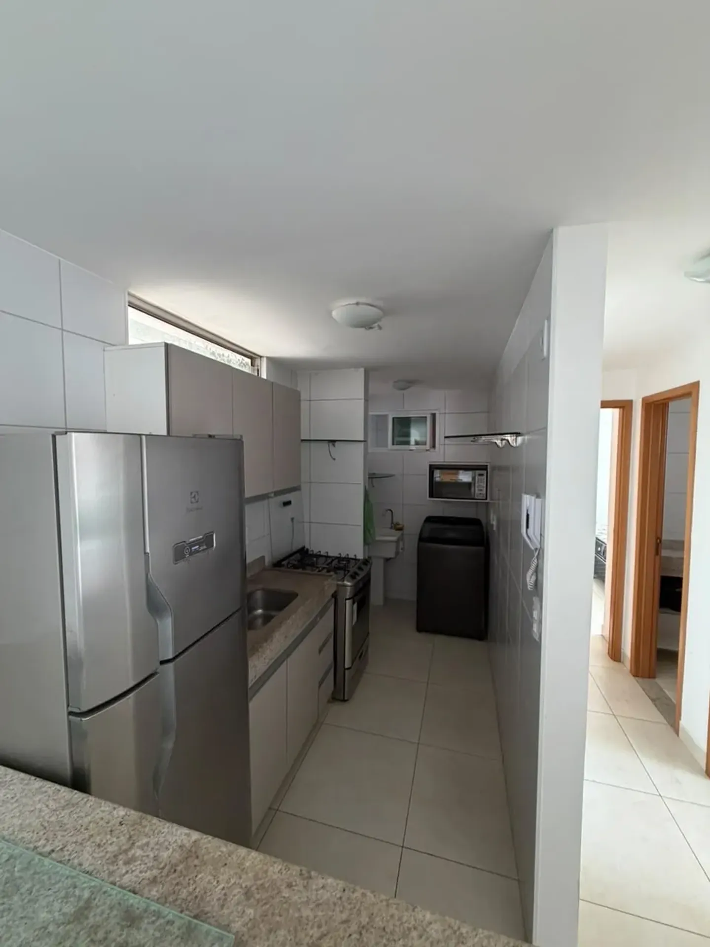 Furnished 2-bedroom apartment with city and water views — photo 2