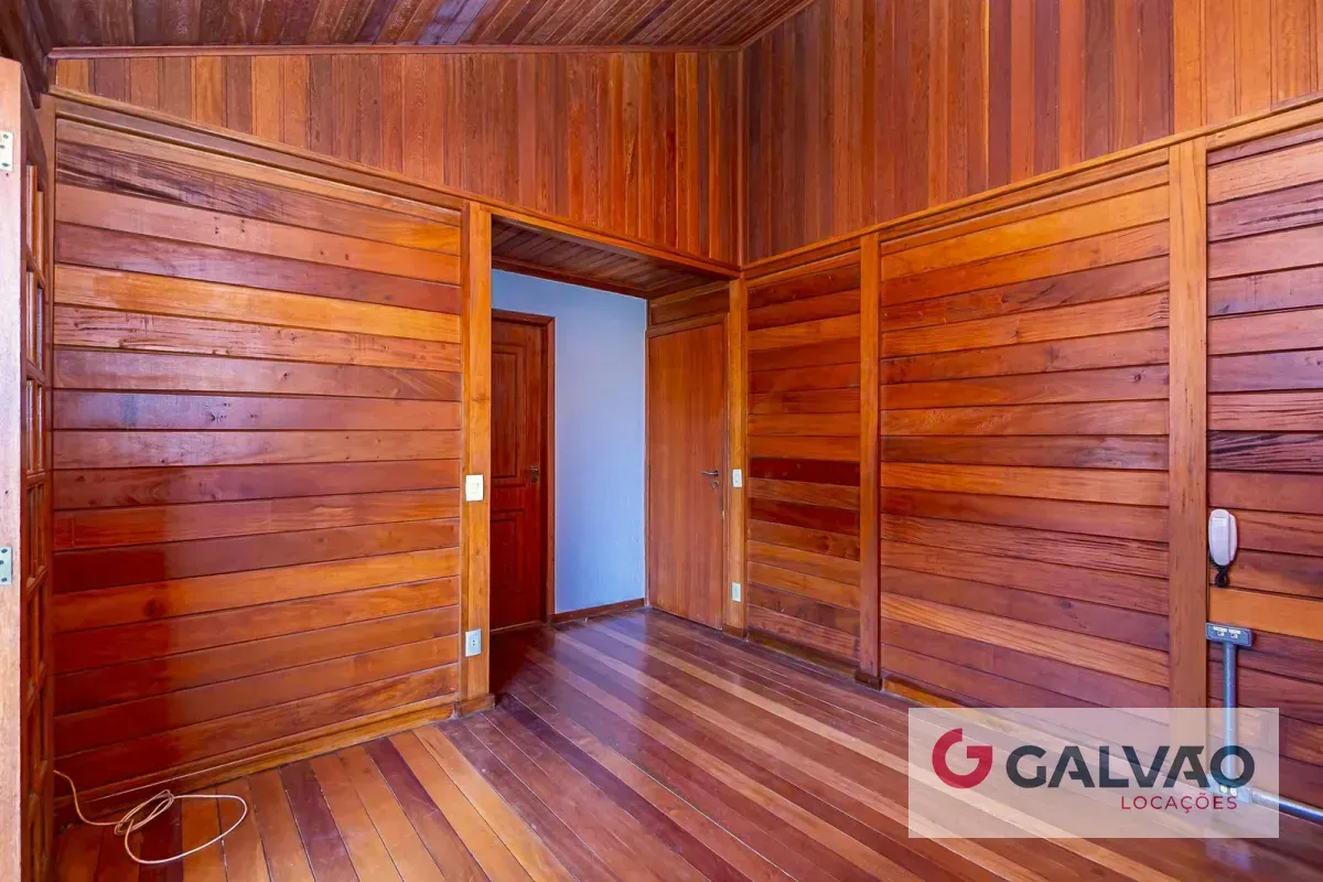 Casa sin amueblar con 3 dormitorios, cocina cerrada y balcón — photo 26