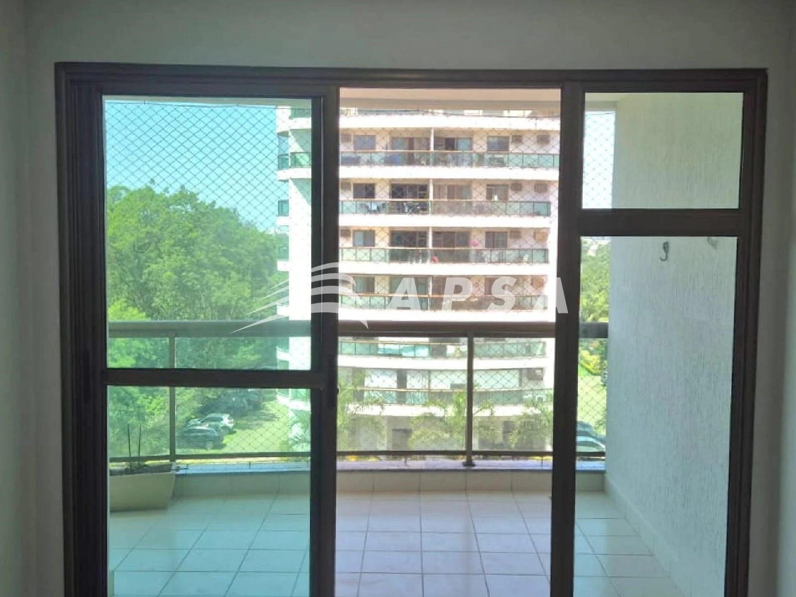 Glass-enclosed balcony in a 3-bedroom apartment, 91 m² — photo 12