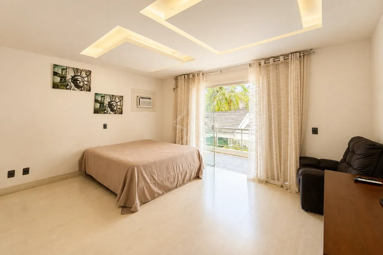 Furnished house, 773 m², with a bathtub — photo 21