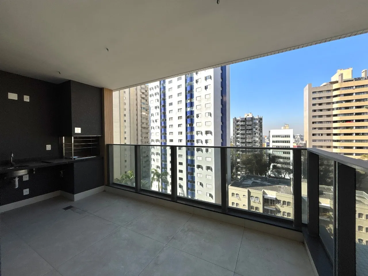 Apartamento mobiliado com 3 dormitórios e cozinha conceito aberto — photo 12