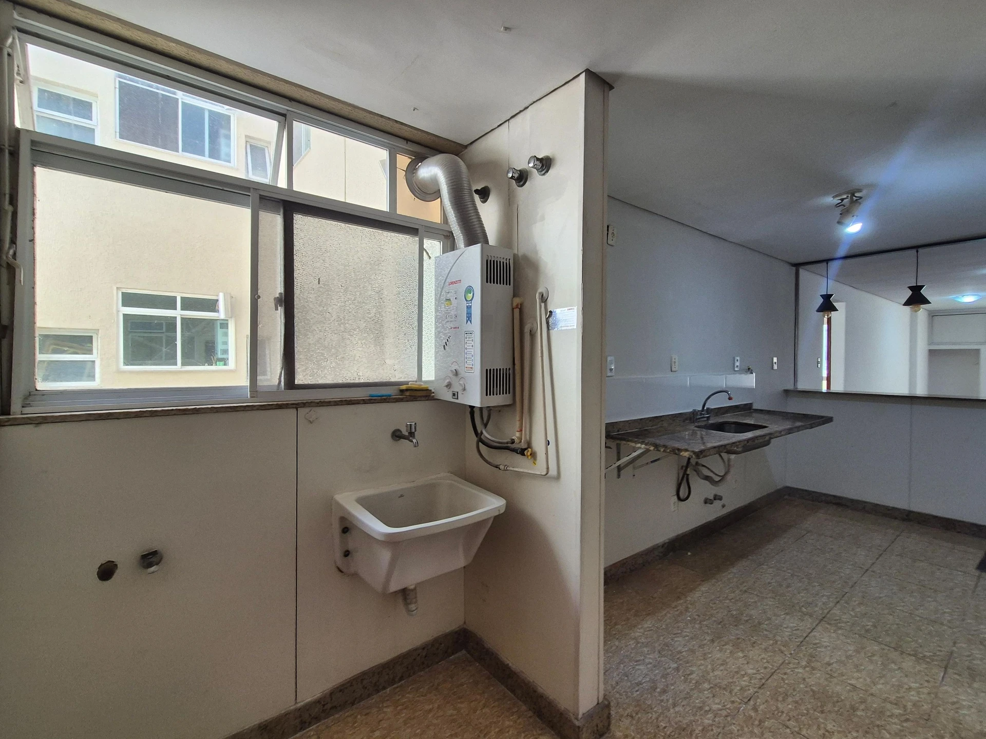 Apartamento com 2 quartos, suíte e varanda com animais — photo 11