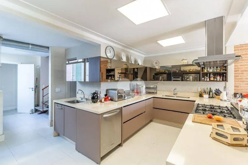 Furnished 574 m² apartment with 4 en-suite bedrooms — photo 42