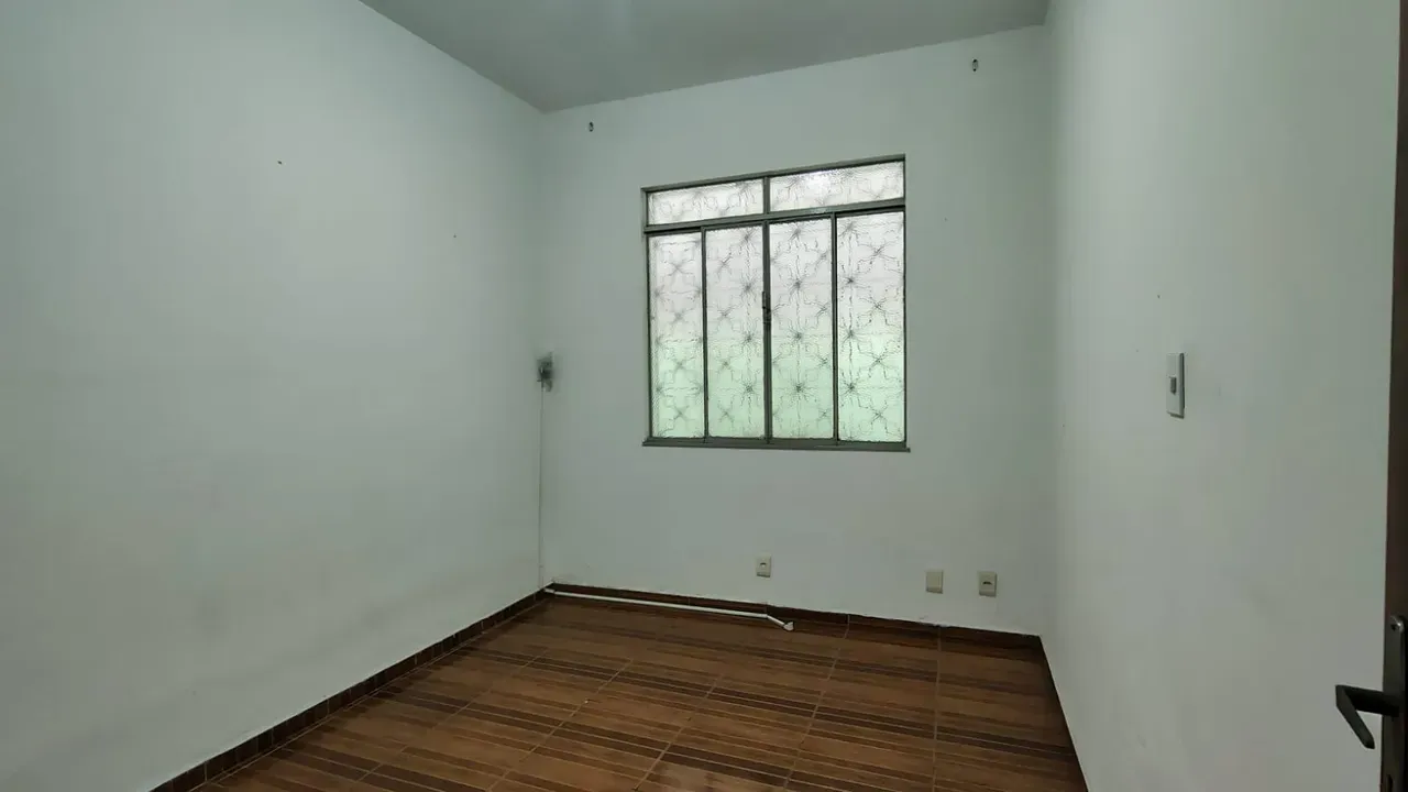 Unfurnished house with 7 bedrooms and 1 suite — photo 24