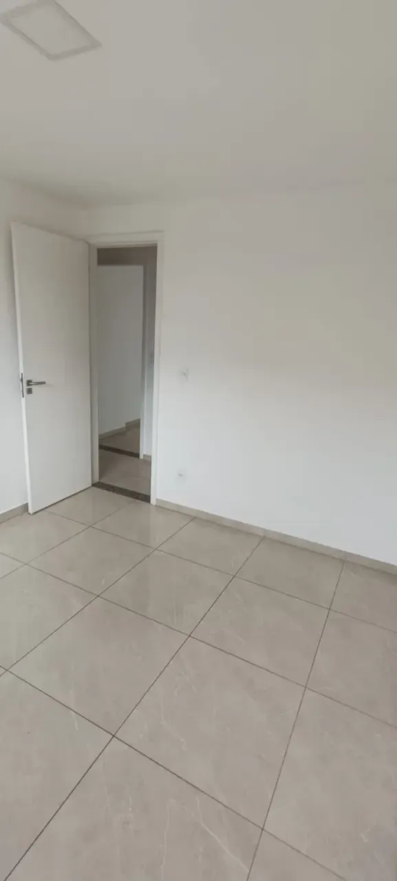 Unfurnished 3-bedroom apartment with laundry area — photo 13