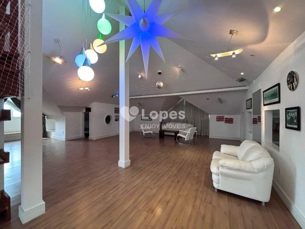 Unfurnished house with 7 bedrooms and 10 bathrooms — photo 45