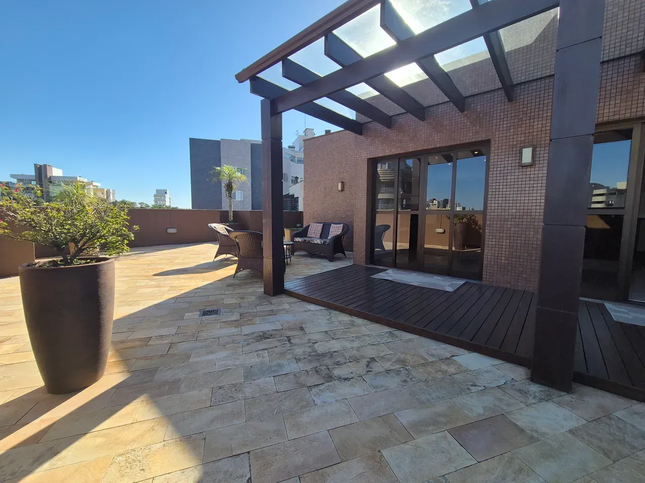 Apartment with 3 bedrooms and 5 bathrooms, 183 m²