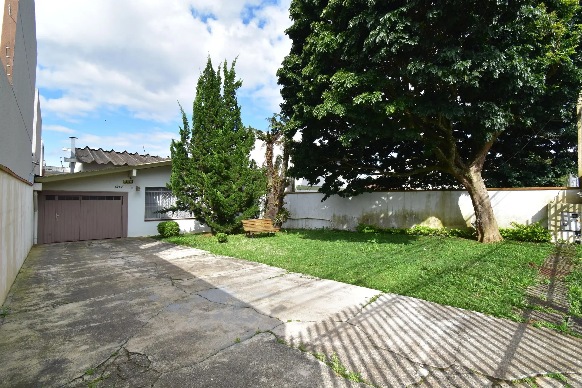 6-bedroom house with a garden — photo 36