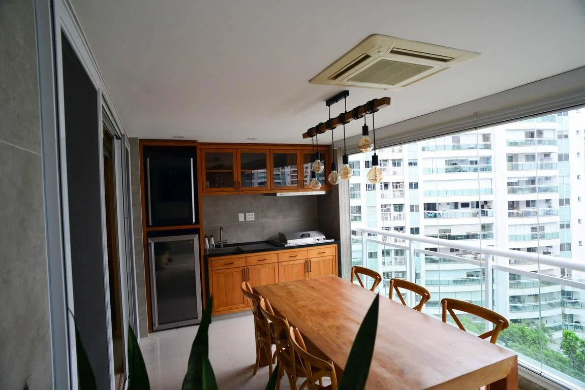 3-bedroom apartment with a glass-enclosed balcony — photo 5
