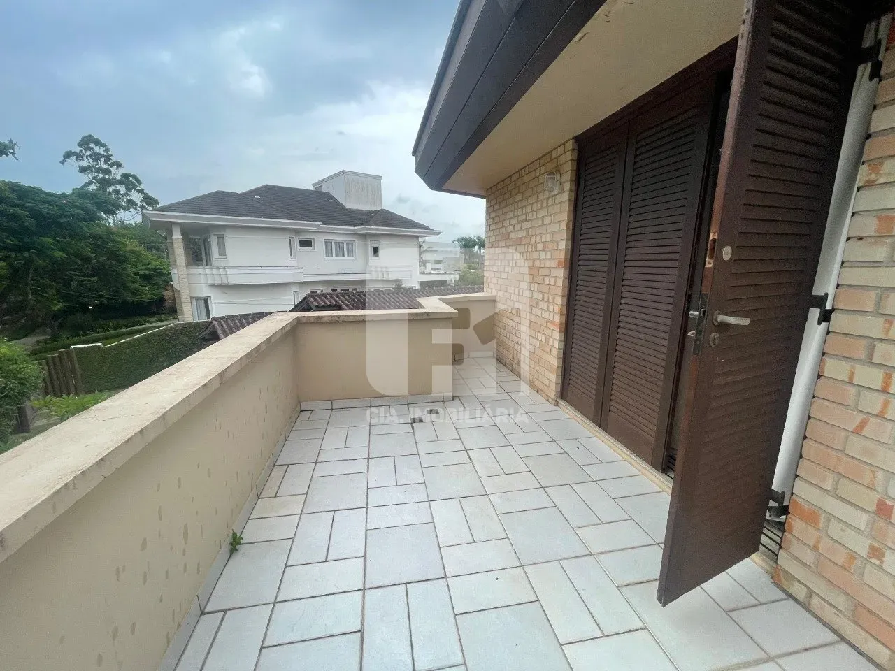 Furnished 350 m² house with 6 bedrooms and 3 suites — photo 35