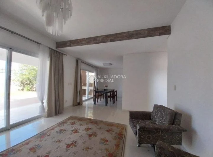 Casa com 4 quartos, 3 banheiros e 4 vagas de garagem — photo 9
