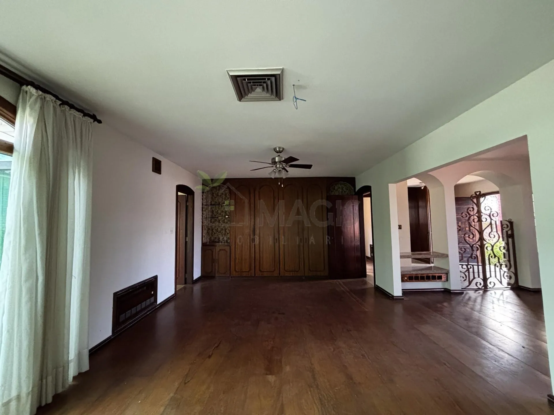 Будинок 604 м² з 4 спальнями та 4 ванними кімнатами — photo 13