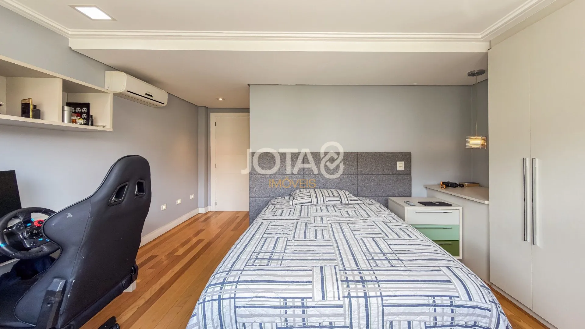 House with 3 en-suite bedrooms and private BBQ — photo 23