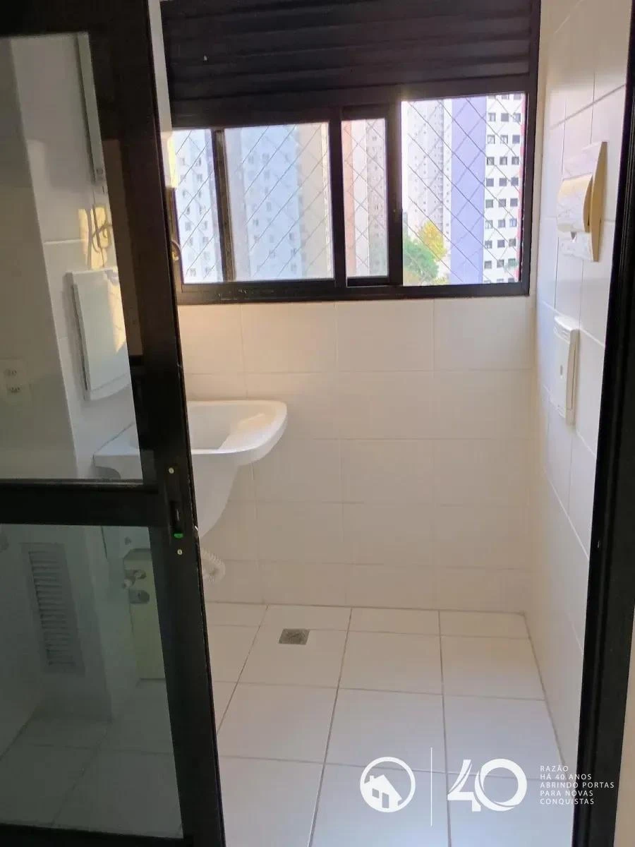 Wood or laminate floors in a 2-bedroom apartment, 70 m² — photo 5