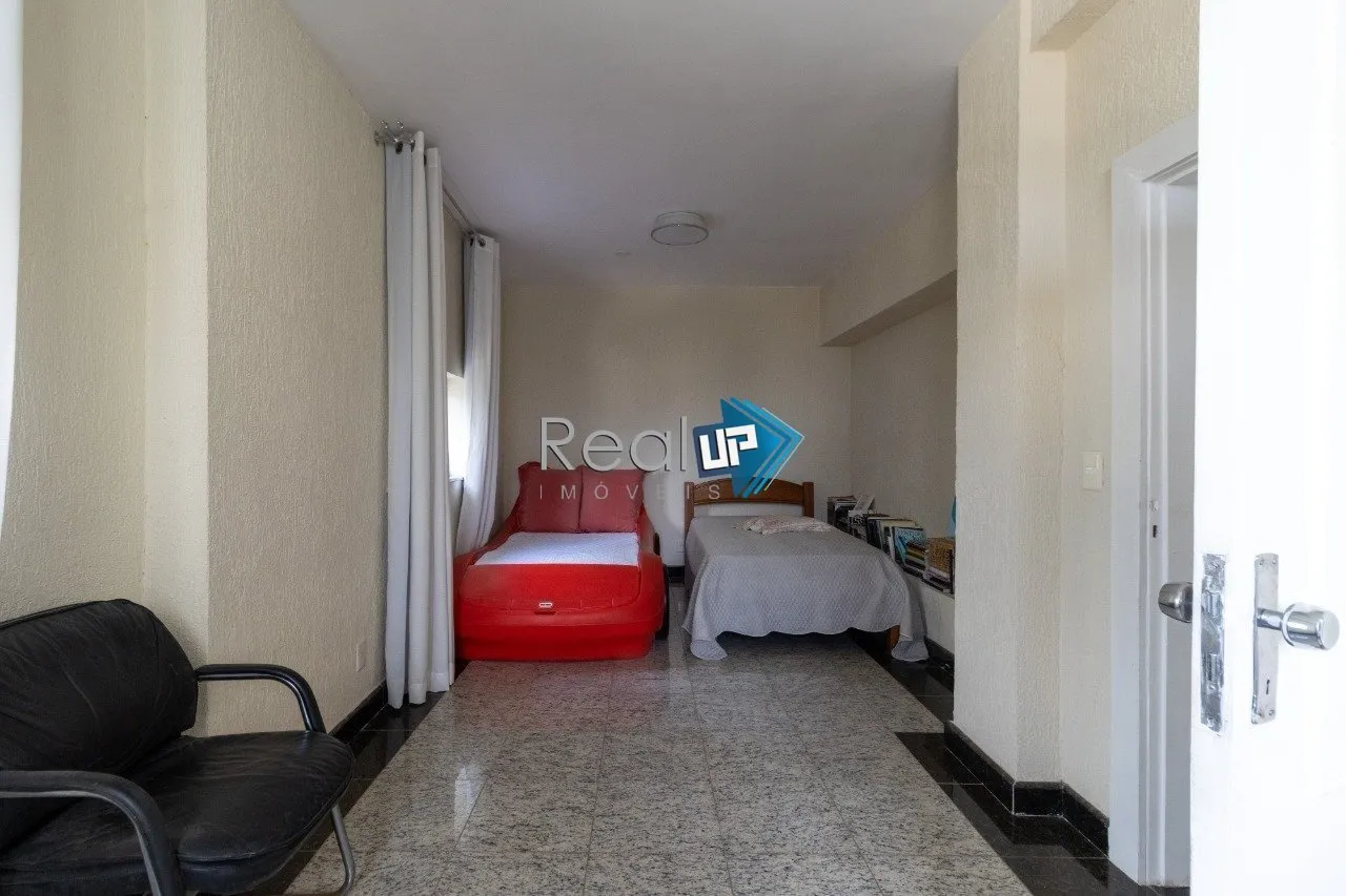 Condominium house with 5 bedrooms and 1081 m² plus laundry — photo 54