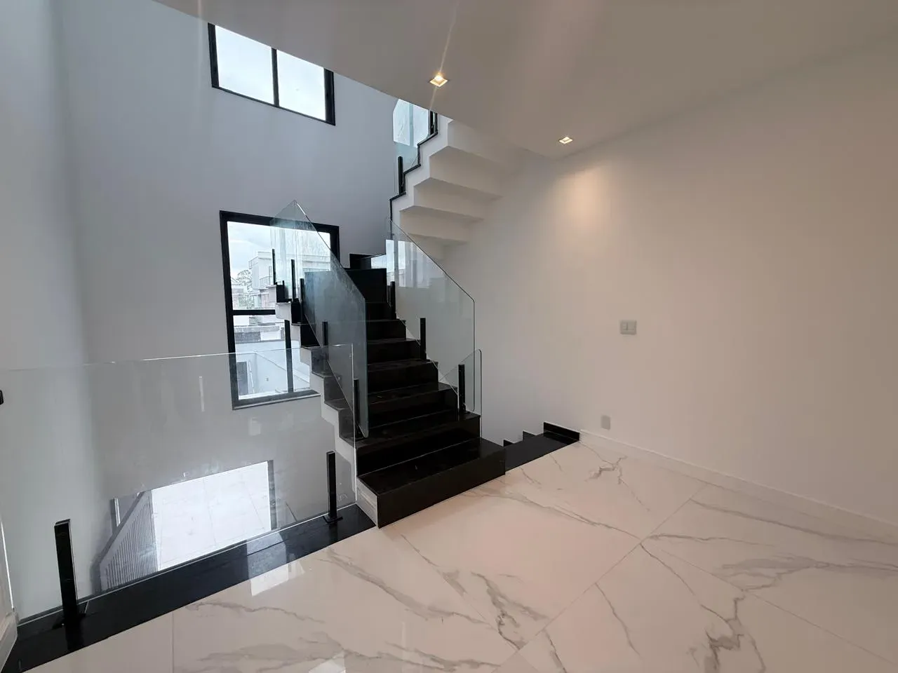 Private pool in a 5-bedroom house, 410 m² — photo 21