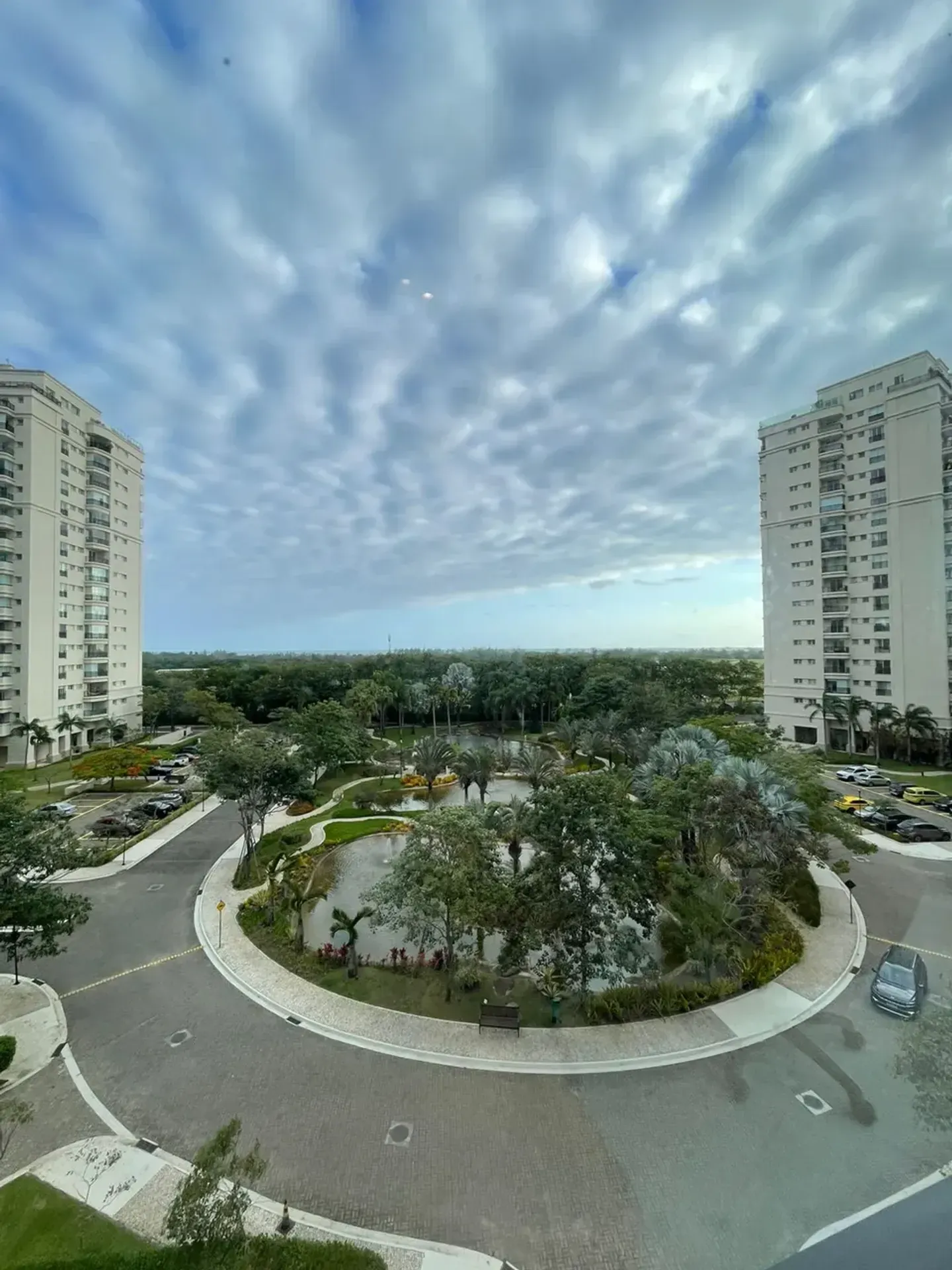 Furnished 3-bedroom apartment with glassed balcony — photo 15