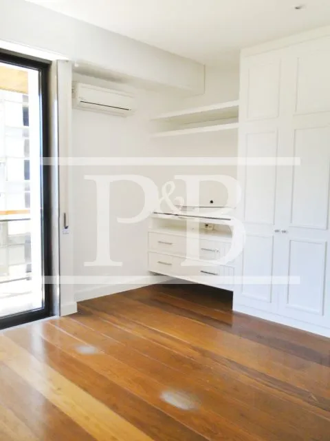 4-bedroom apartment with balcony and floor-to-ceiling windows — photo 18