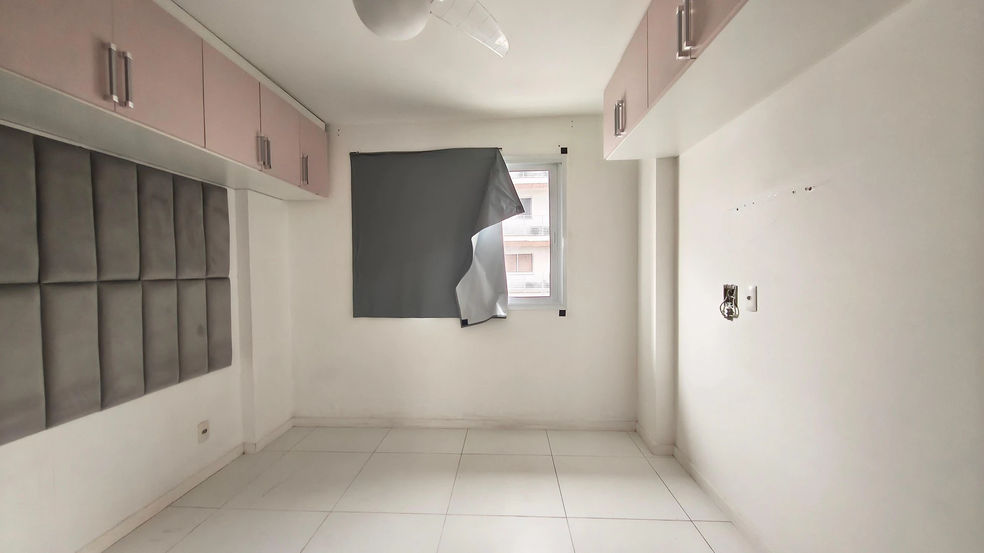 Glass-enclosed balcony in a 3-bedroom apartment, 87 m² — photo 7
