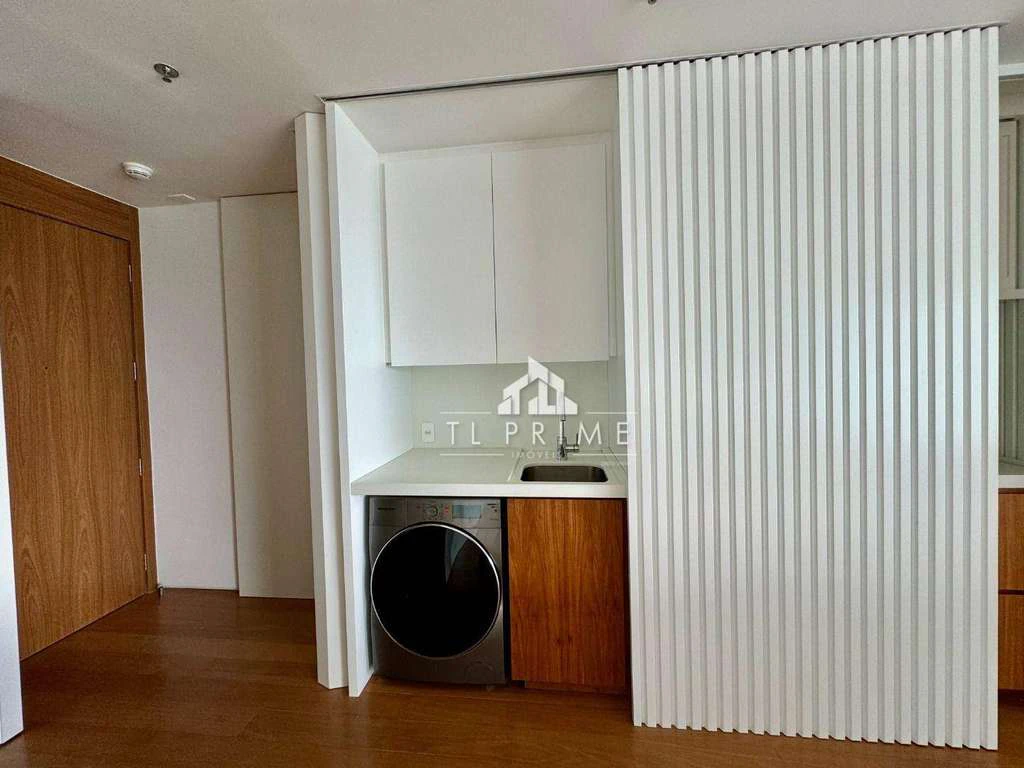Furnished 1-bedroom apartment with an enclosed balcony — photo 15