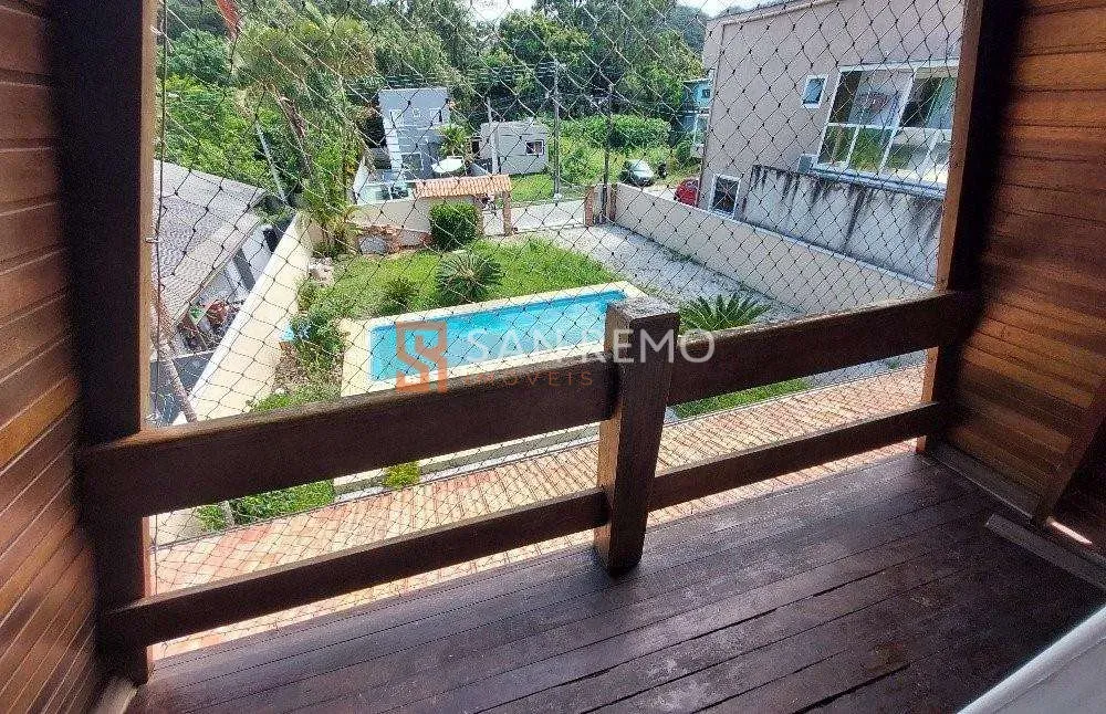 200 m² house with a fireplace and a grill on the balcony — photo 12