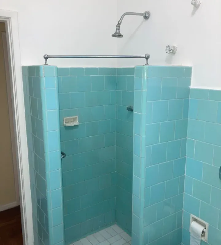 Bathtub in a 2-bedroom apartment, 80 m² — photo 13