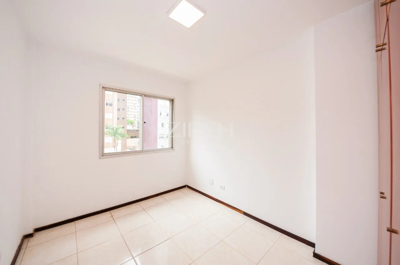 3-bedroom apartment in a building with a gym — photo 4