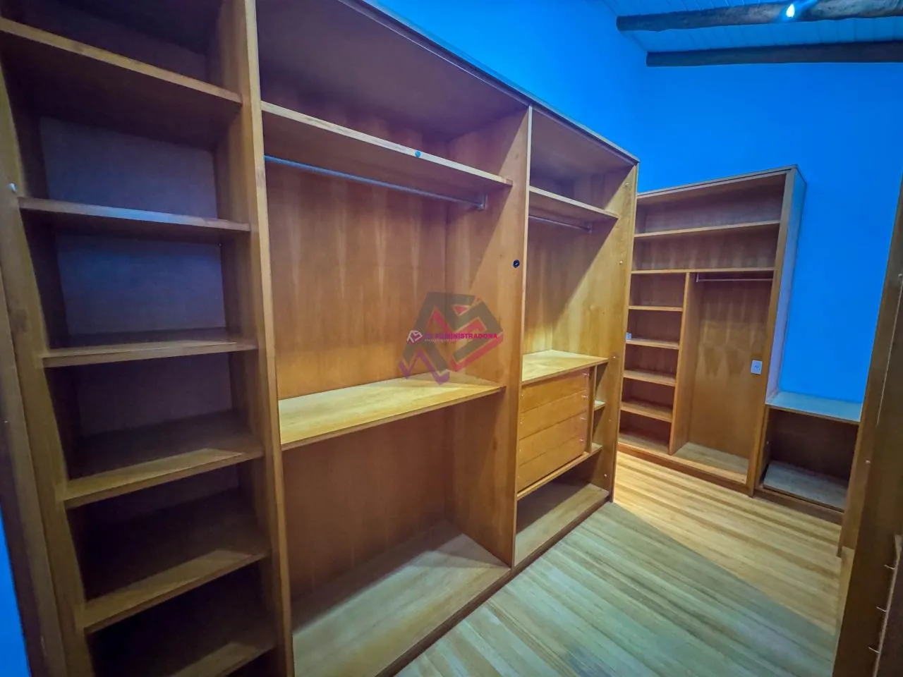 600 m² house with 4 bedrooms and a closed kitchen — photo 15