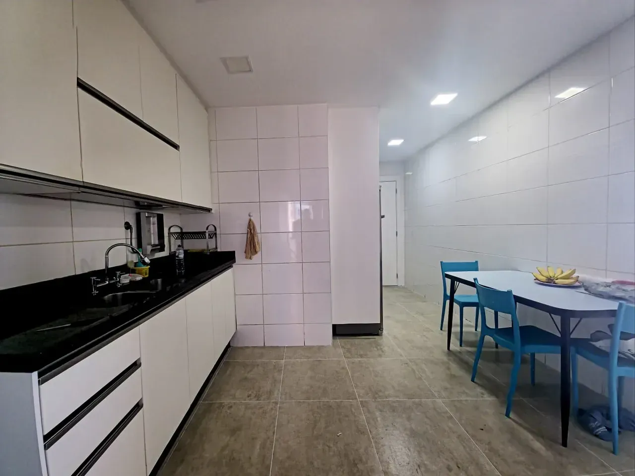 Furnished apartment with 4 bedrooms, 5 bathrooms and 195 m² — photo 17